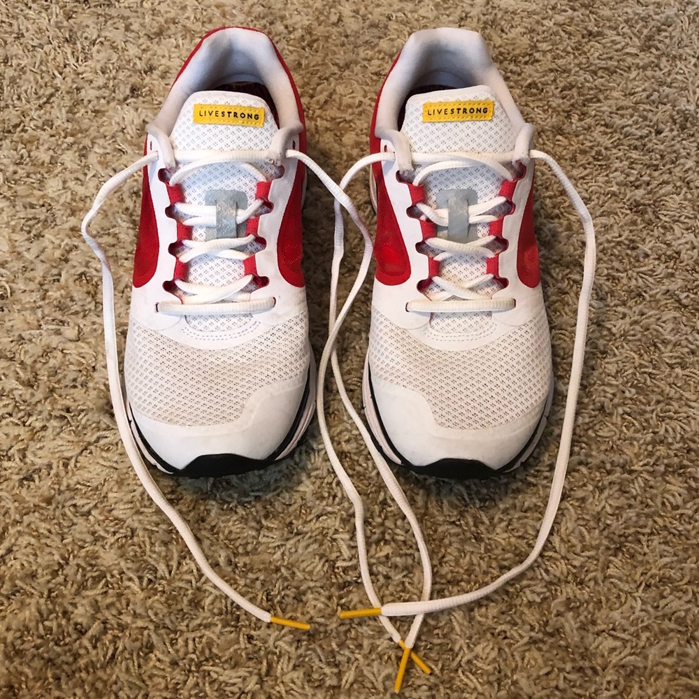 Nike Livestong tennis shoes